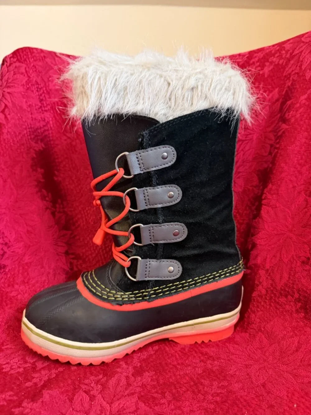 Sorel gently preloved